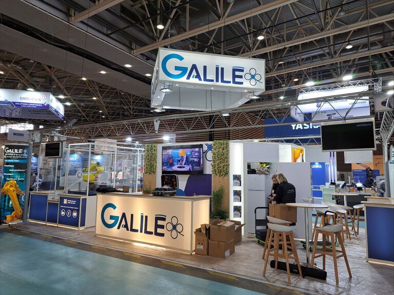 Photo d'un stand du groupe Galilé lors d'un salon industriel